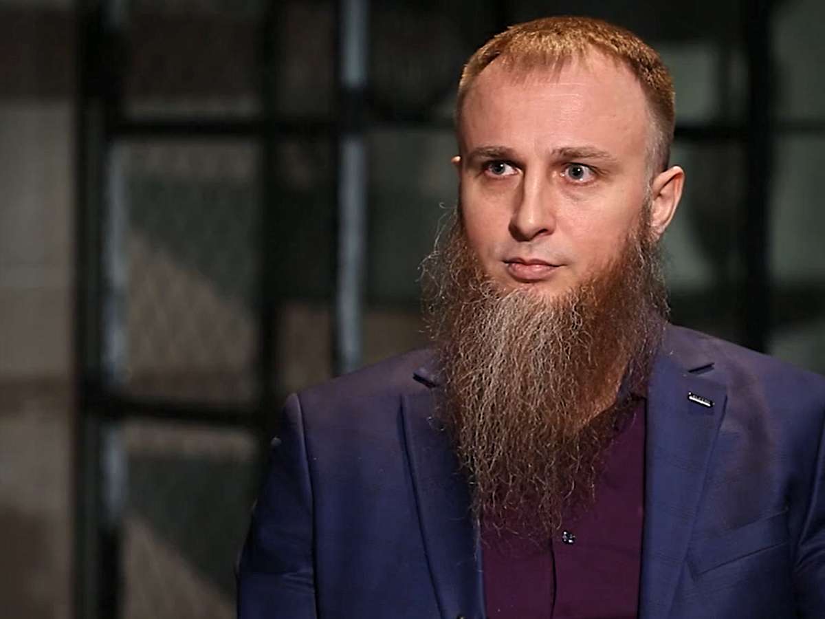 Иван Сухов Жены и дети целовали ноги, а сам он любил лежать в кровати и играть в компьютер: старшая дочь продолжает раскрывать грязные секреты многоженца Ивана Сухова